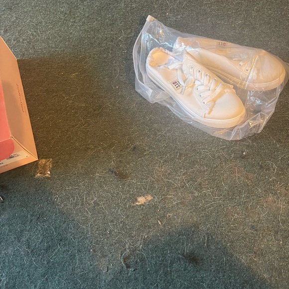 Shoes new size 5$15.00 eaVera Bradley purse and wallet $15.00 each - Picture 14 of 15